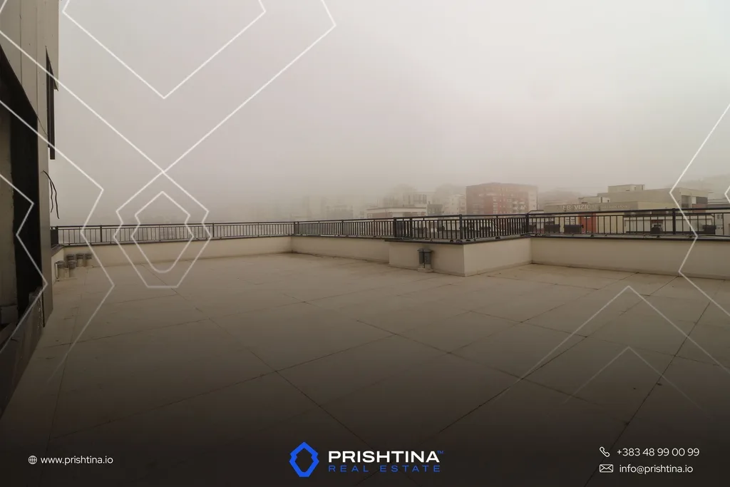 Penthouse në #shitje 263m² + 151m² terrasë në Rrugën C