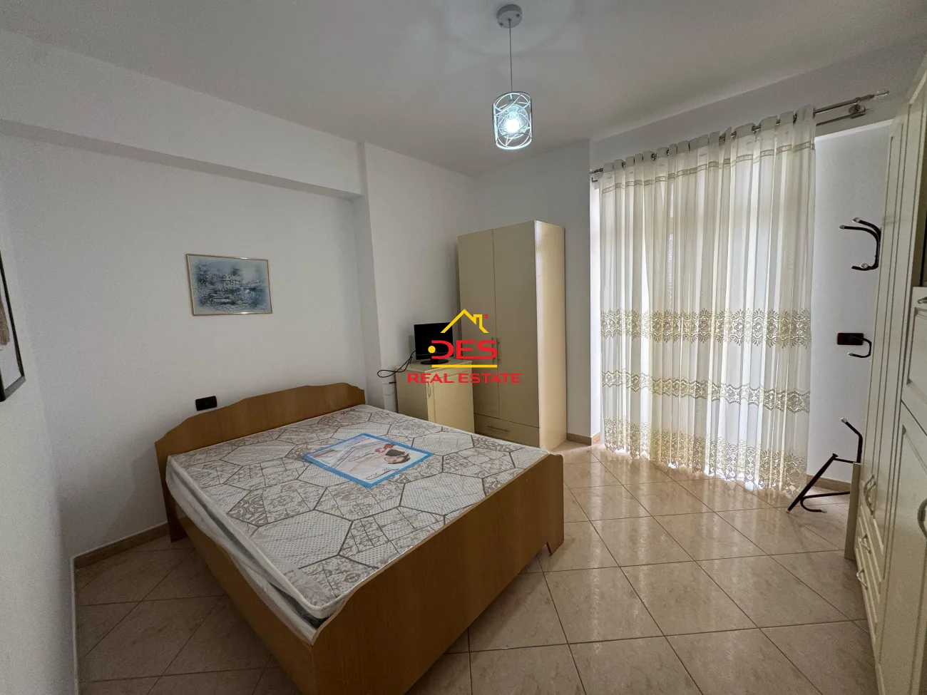Jepet me qira apartament 1+1 te shtëpia e oficerave , vlorë