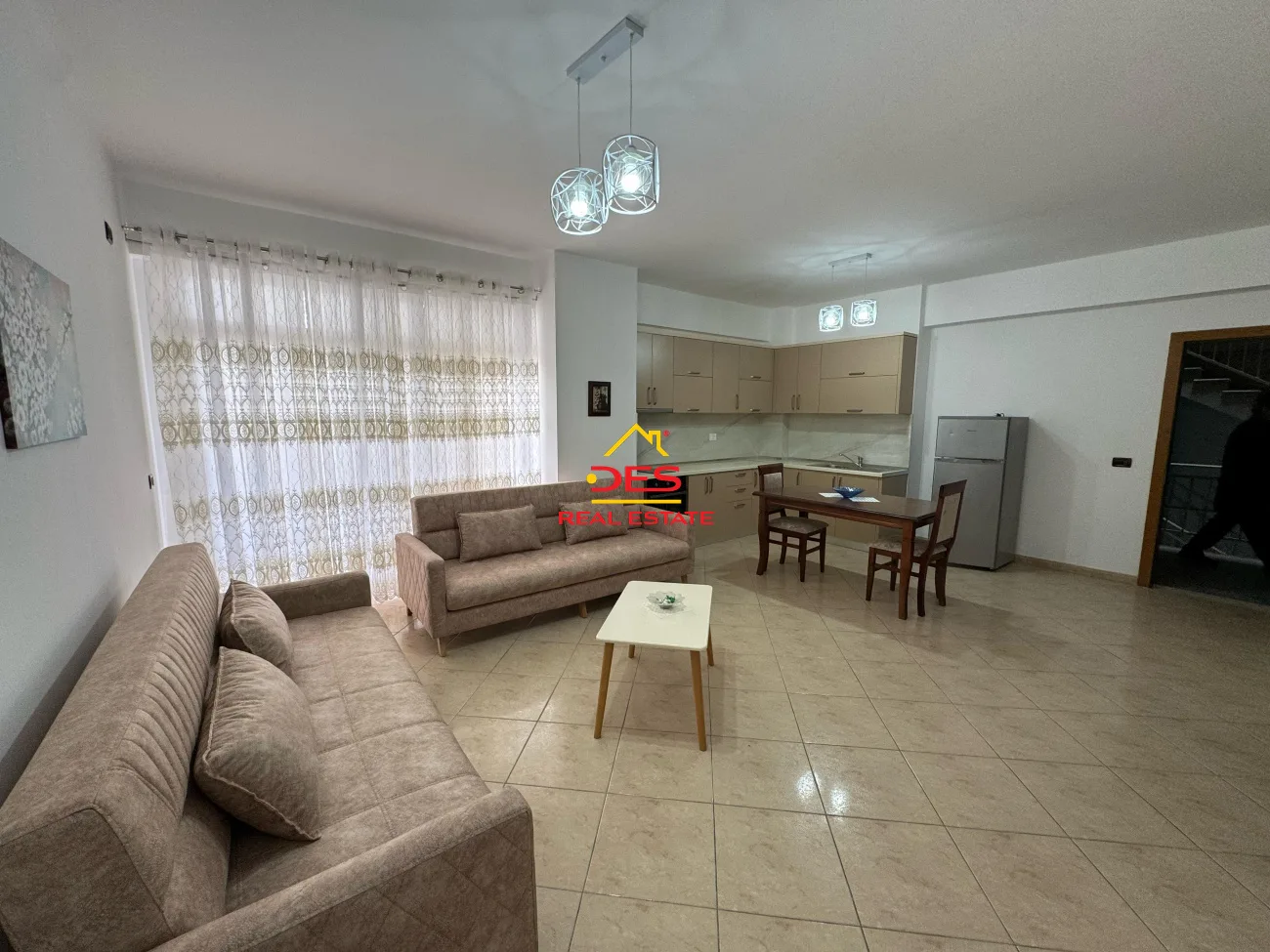 Jepet me qira apartament 1+1 te shtëpia e oficerave , vlorë