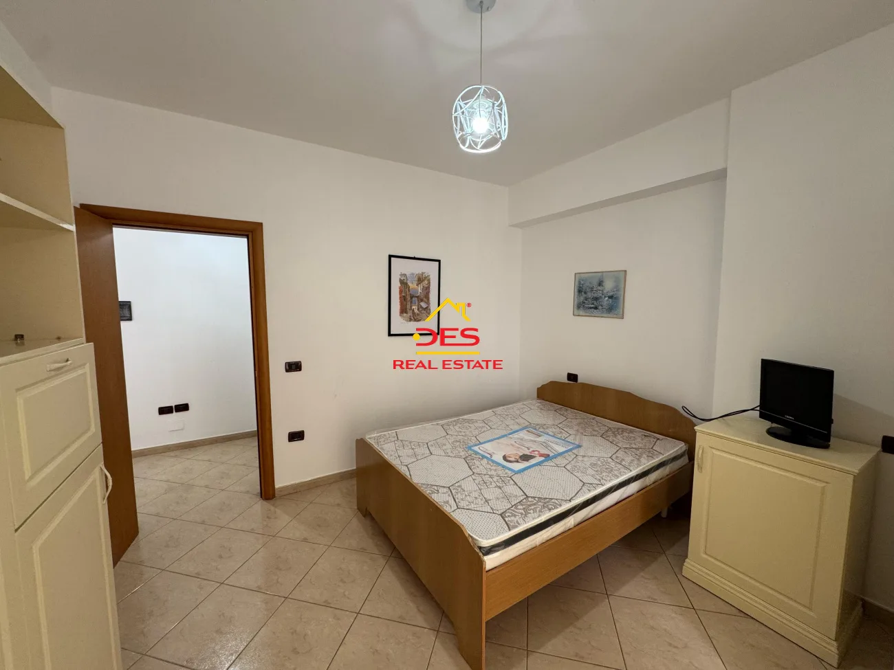 Jepet me qira apartament 1+1 te shtëpia e oficerave , vlorë