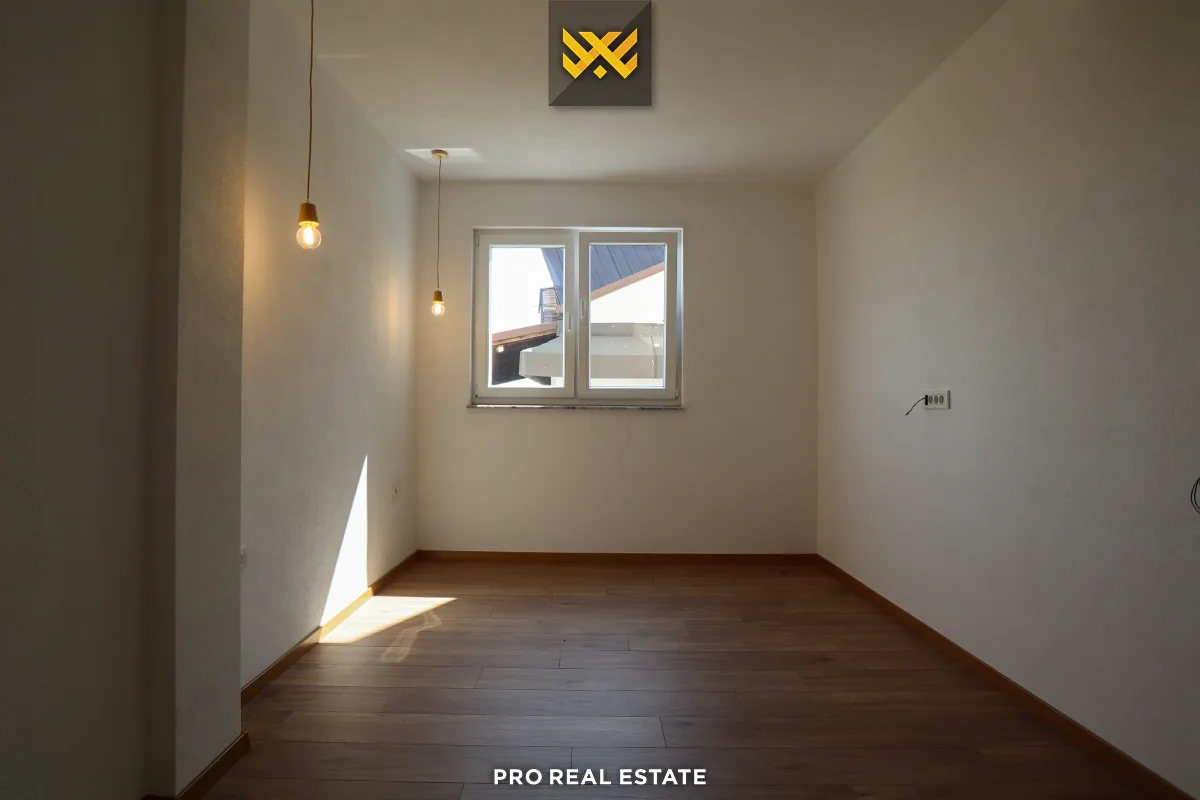 Kat shtëpie/ Zyrë 180m² me #QIRA në Dragodan