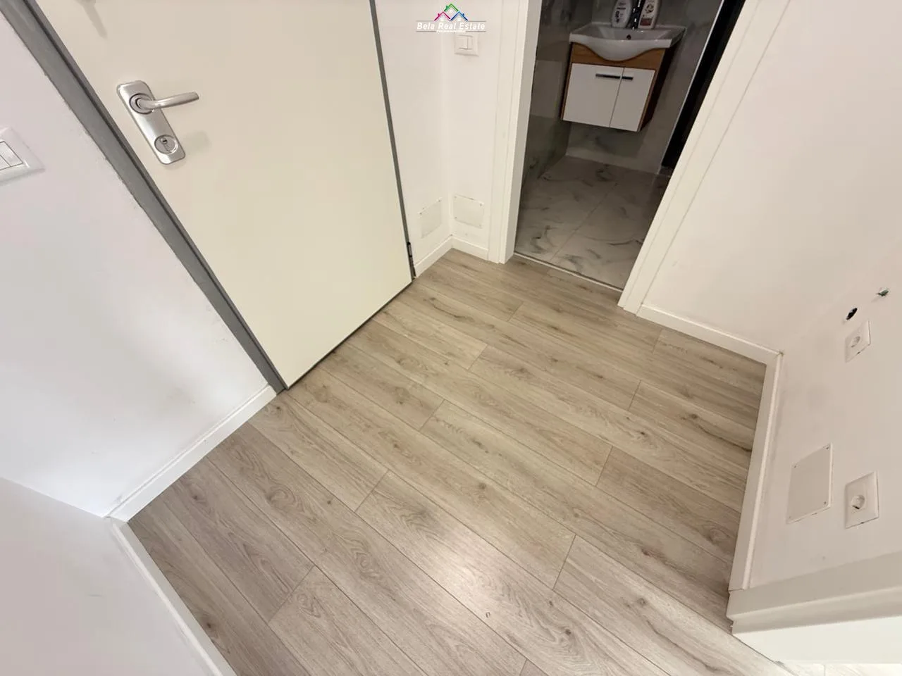 Zyre Me Qera 1+1 Ne Porcelan (ID BZ2852) Tirane