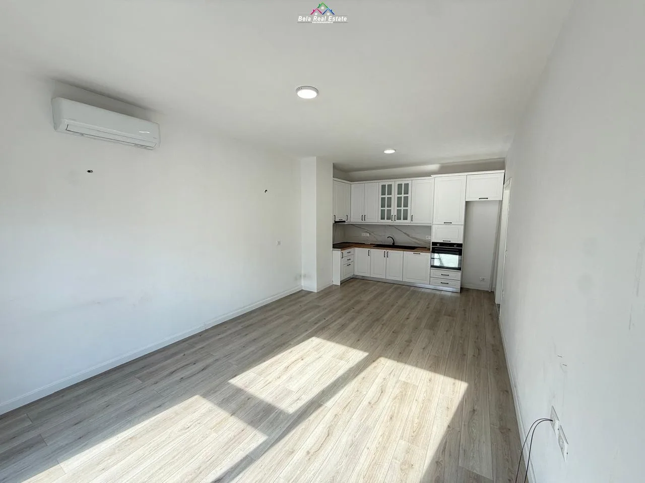 Zyre Me Qera 1+1 Ne Porcelan (ID BZ2852) Tirane