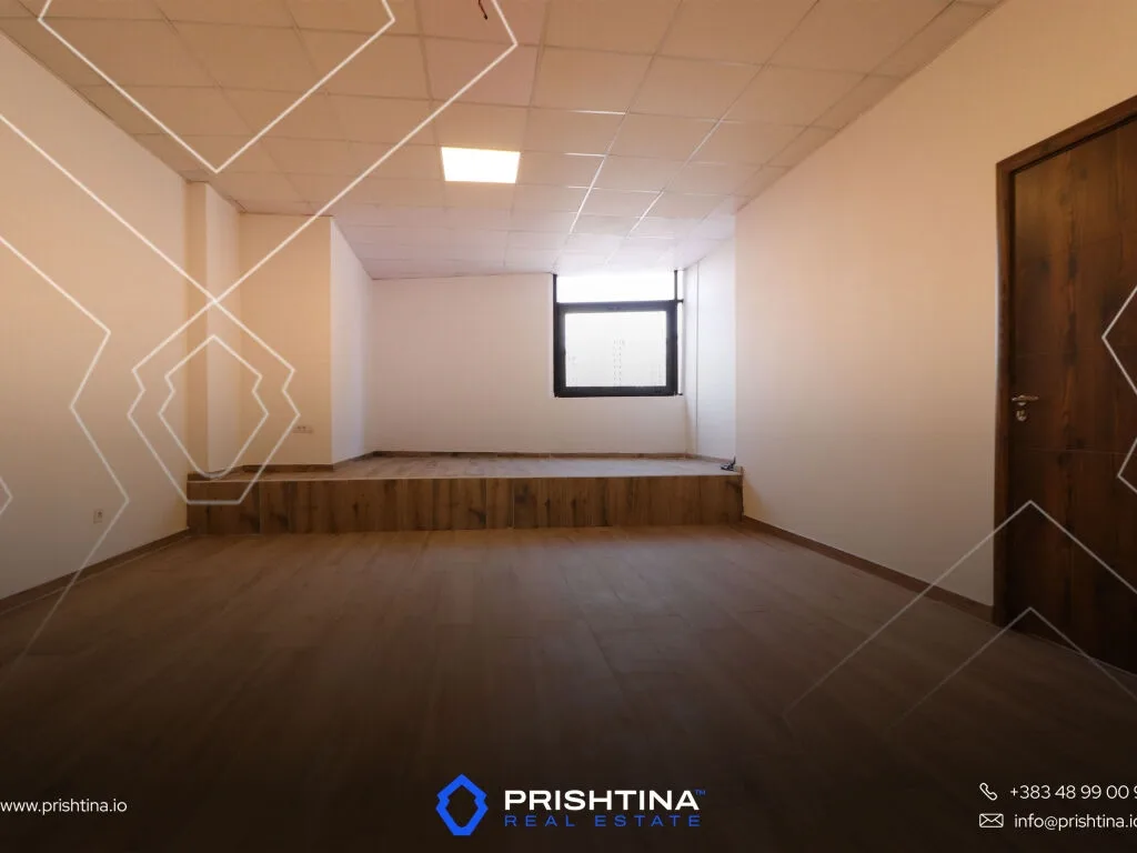 Zyrë me qira 76m² në Prishtina e Re