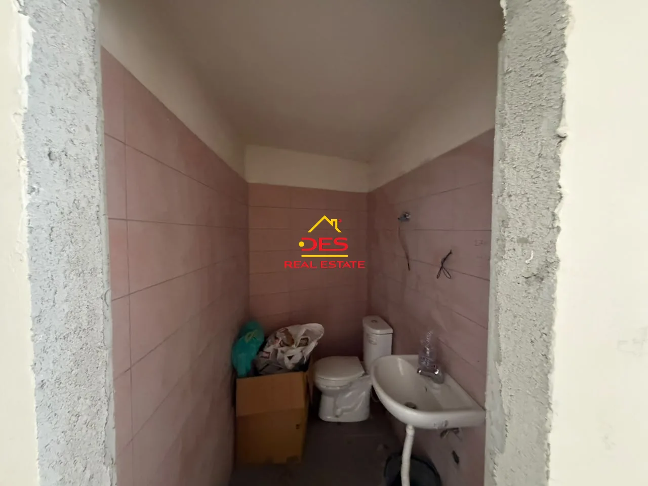 Jepet me qira ambient biznesi pranë bolv oil, vlorë