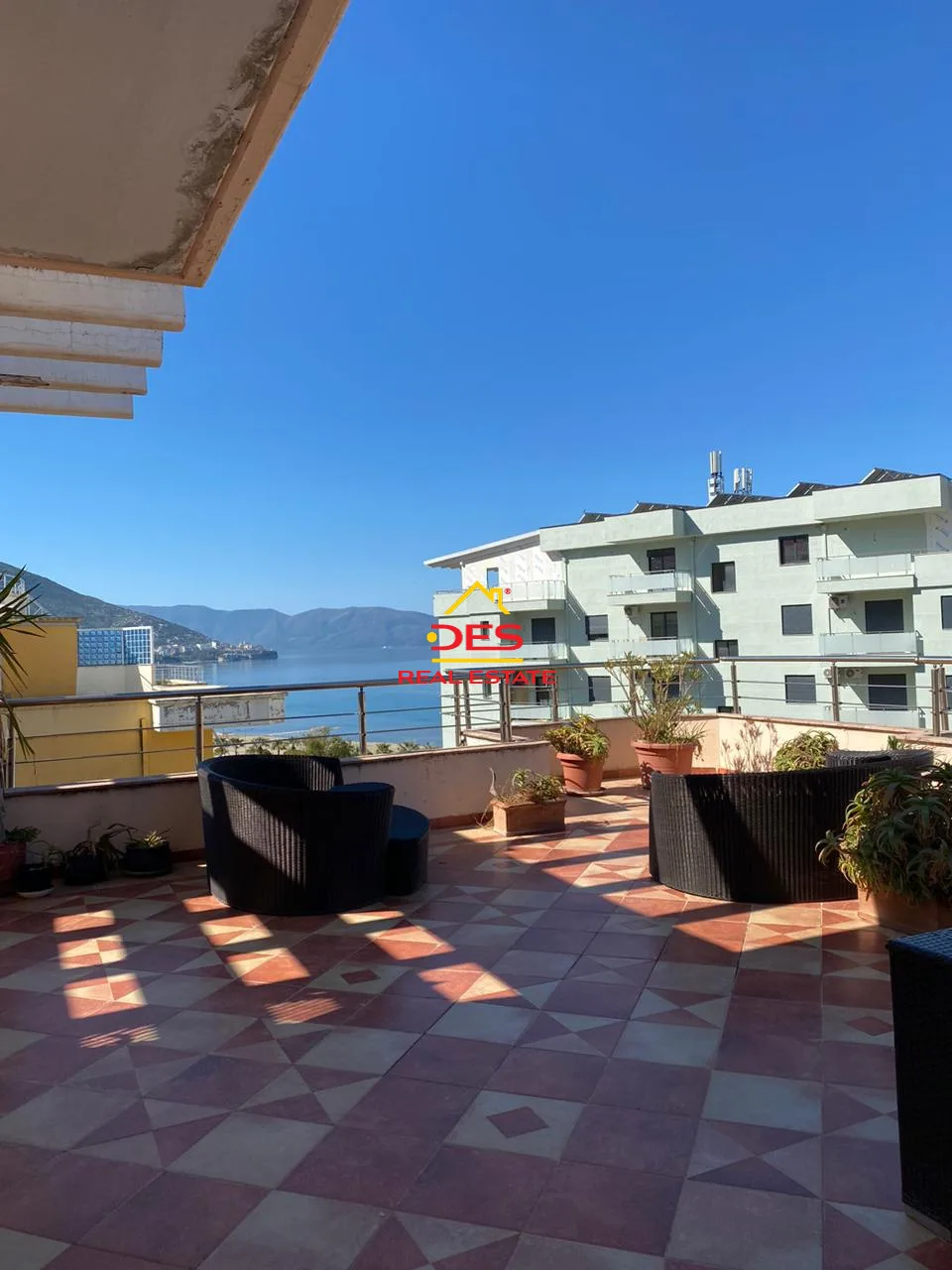 SHITET PAPAFINGO 2+1 ME GARAZH NË LUNGOMARE,VLORË. 🌅Pamje anesore nga deti