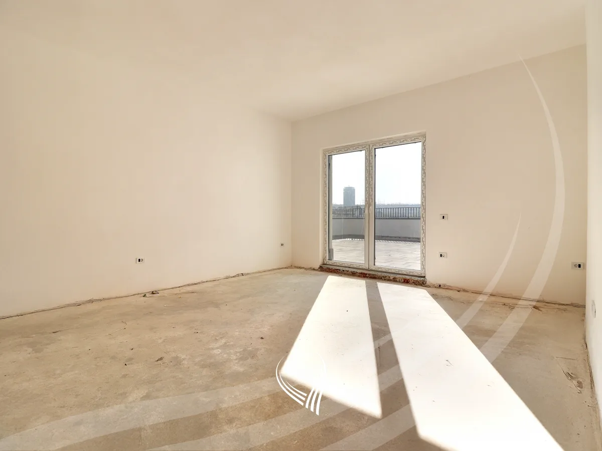 Penthouse me 3 dhoma gjumi në shitje në lagjen Mati 1 – Rruga A