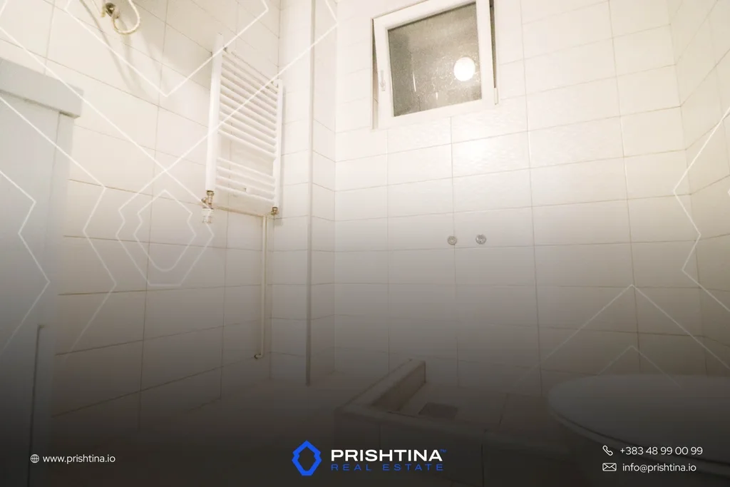 Kat shtëpie me qira 170m² në Aktash