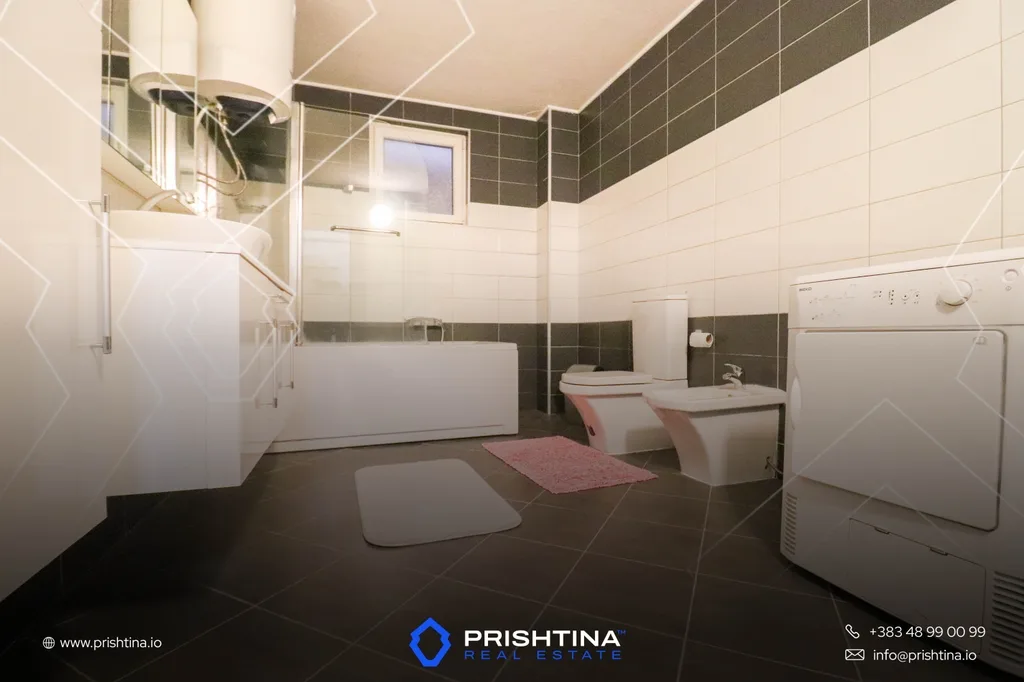 Kat shtëpie me qira 170m² në Aktash
