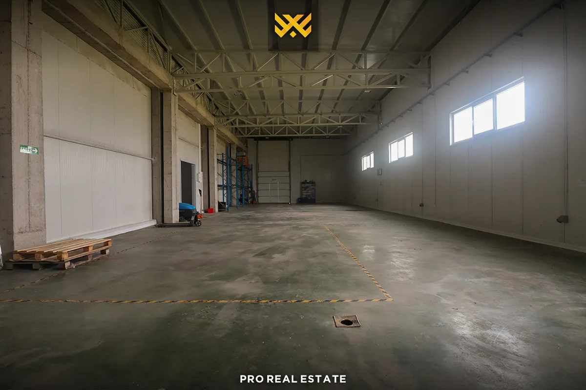 Depo 1300m² për #SHITJE në Magjistralen Prishtinë - Mitrovicë.