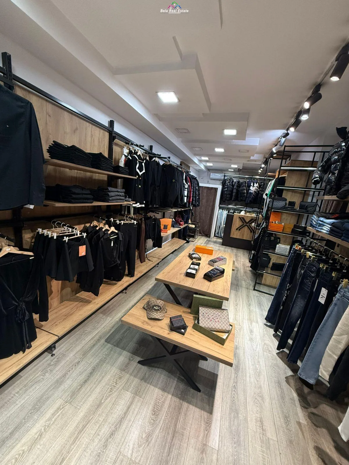 Shitje Biznesi Butik Rrobash Tek 21 Dhjetori (ID BSHB129) Tirane.
