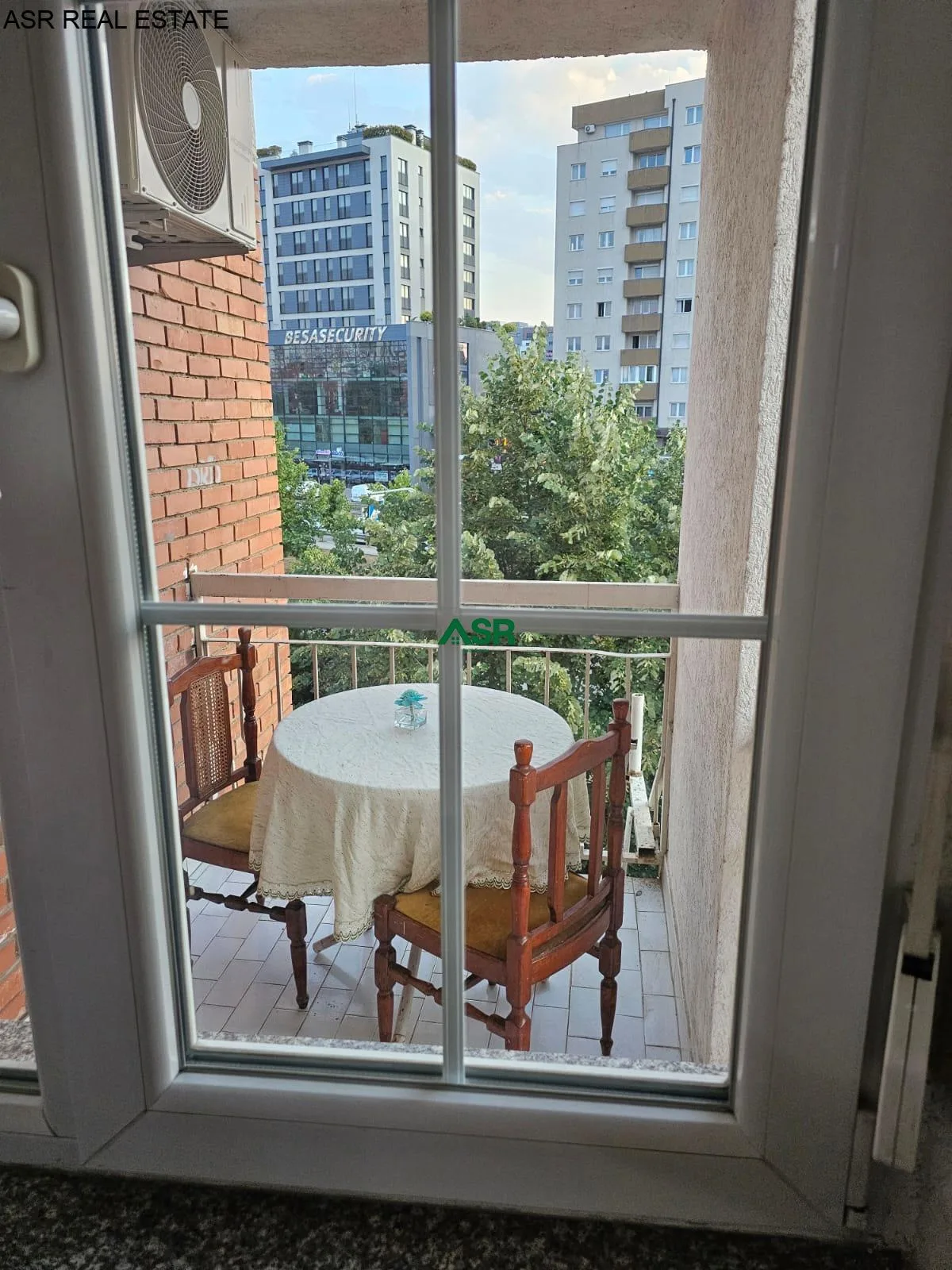 Ofrohet banesa 80m2 me qira ne  lagjen Dardania