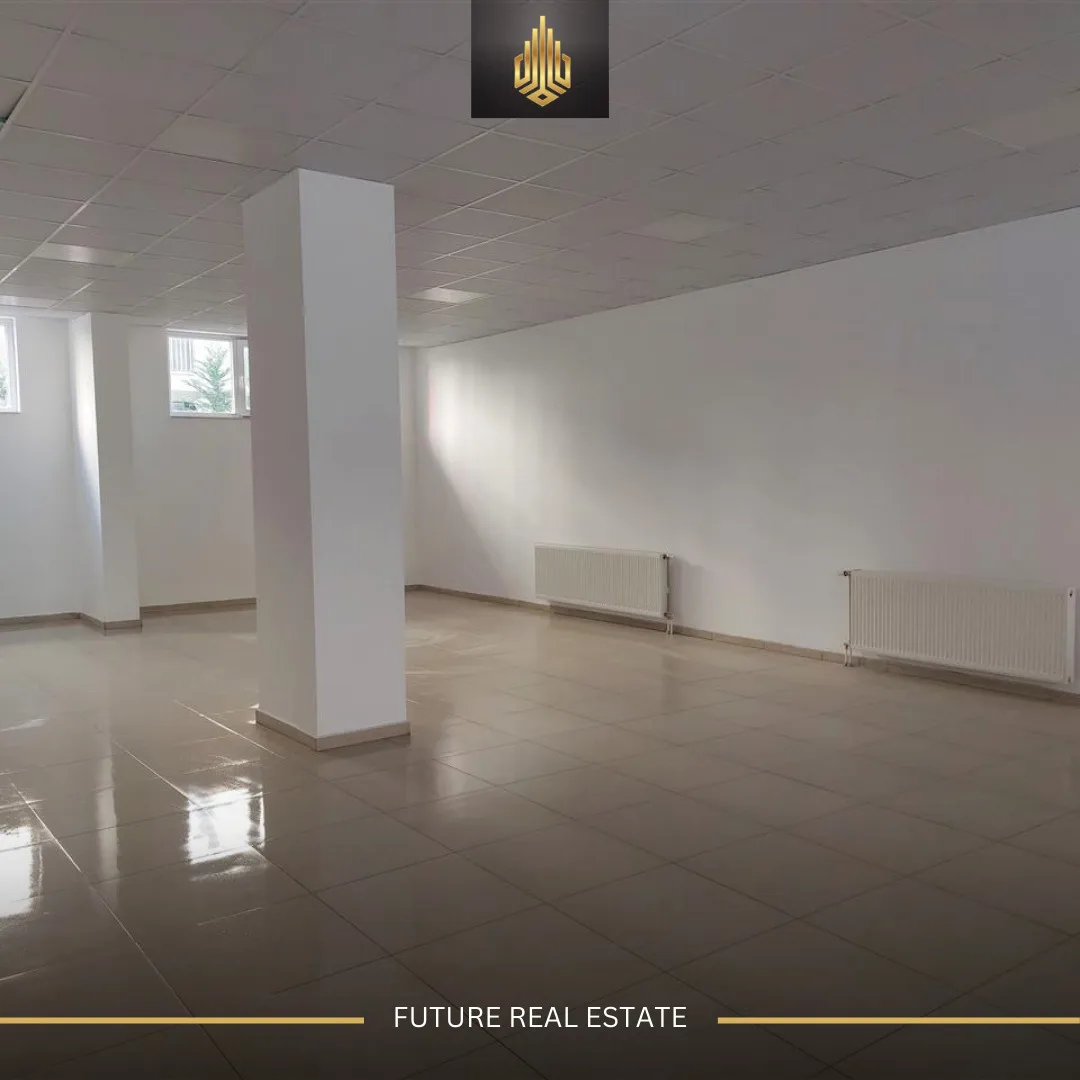 Lokal me QERA/173m²
