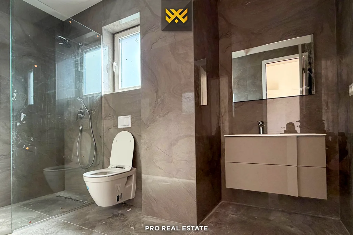 Shtëpi 352m² për #SHITJE në Lagjen Priam Village