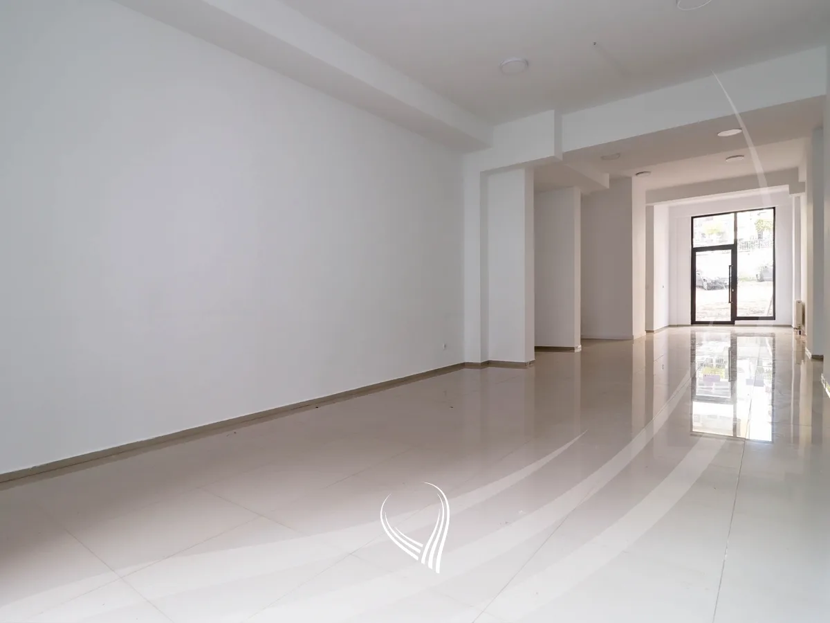 Lokal 73m2 me qira në lagjen Mati 1