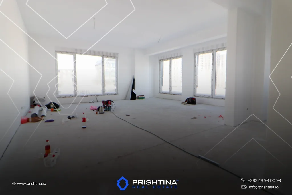 Banese për #shitje 160m² + 272m² terasë në Lakrishte 🏡✨