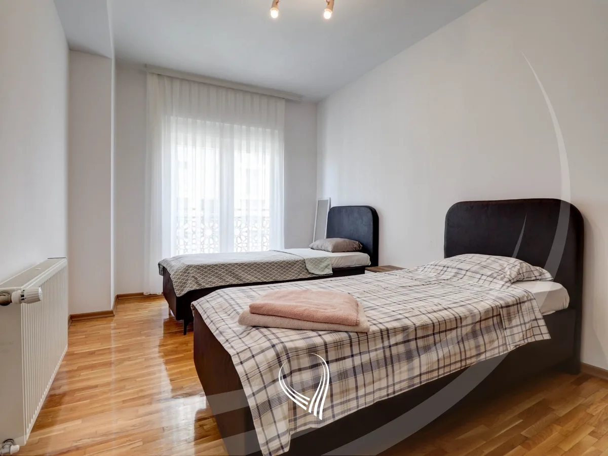 Banesë me 3 dhoma gjumi me qira në lagjen Aktash