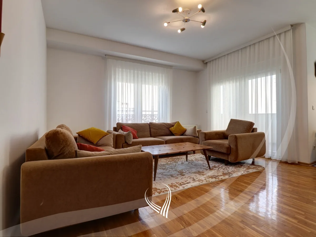 Banesë me 3 dhoma gjumi me qira në lagjen Aktash