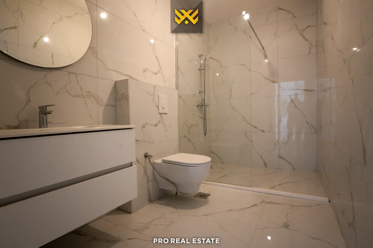 Banesë Penthouse 242m² me #QIRA në Veternik.