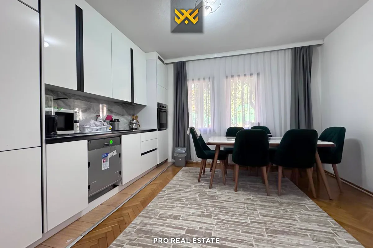 Shtëpi 240m² për #SHITJE në Sofali