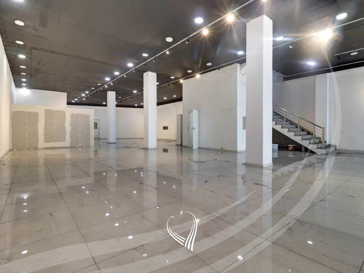 Objekt 1,400m2 me qira në magjistralen Prishtinë - Ferizaj - afër Prishtina Mall