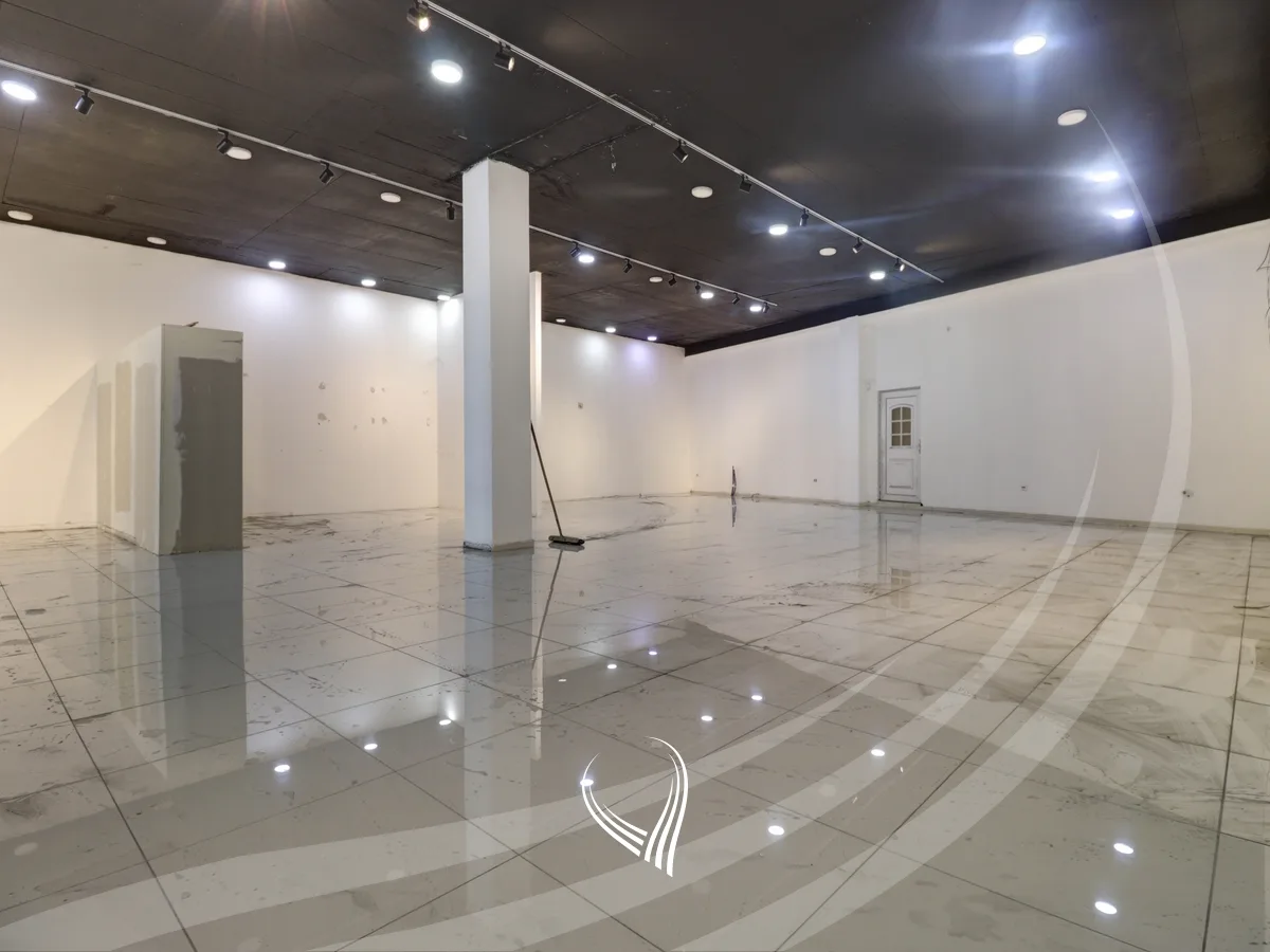 Objekt 1,400m2 me qira në magjistralen Prishtinë - Ferizaj - afër Prishtina Mall
