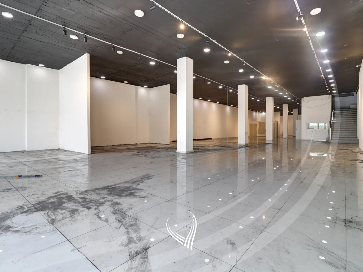 Objekt 1,400m2 me qira në magjistralen Prishtinë - Ferizaj - afër Prishtina Mall