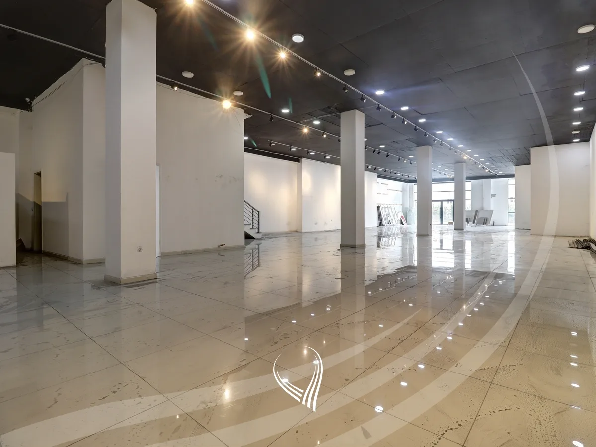 Objekt 1,400m2 me qira në magjistralen Prishtinë - Ferizaj - afër Prishtina Mall