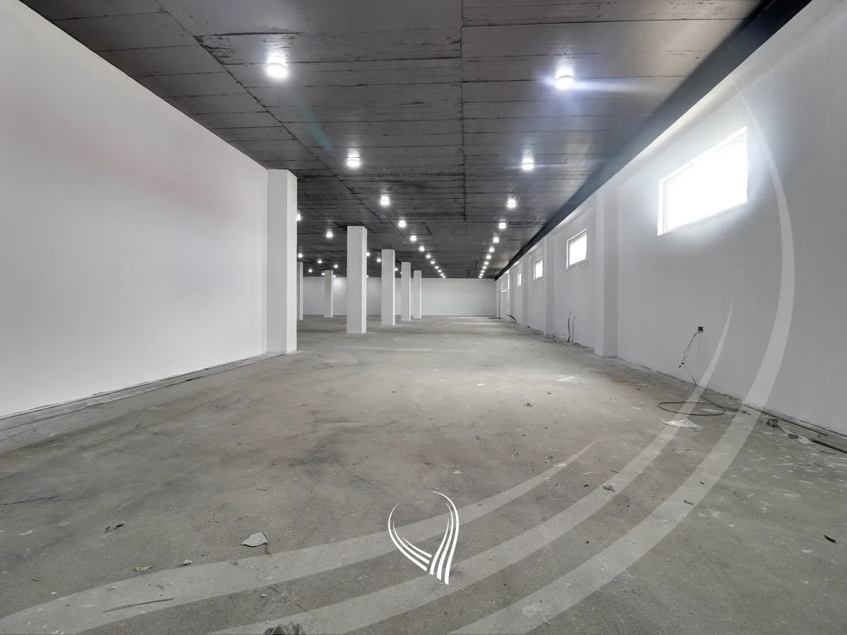 Objekt 1,400m2 me qira në magjistralen Prishtinë - Ferizaj - afër Prishtina Mall