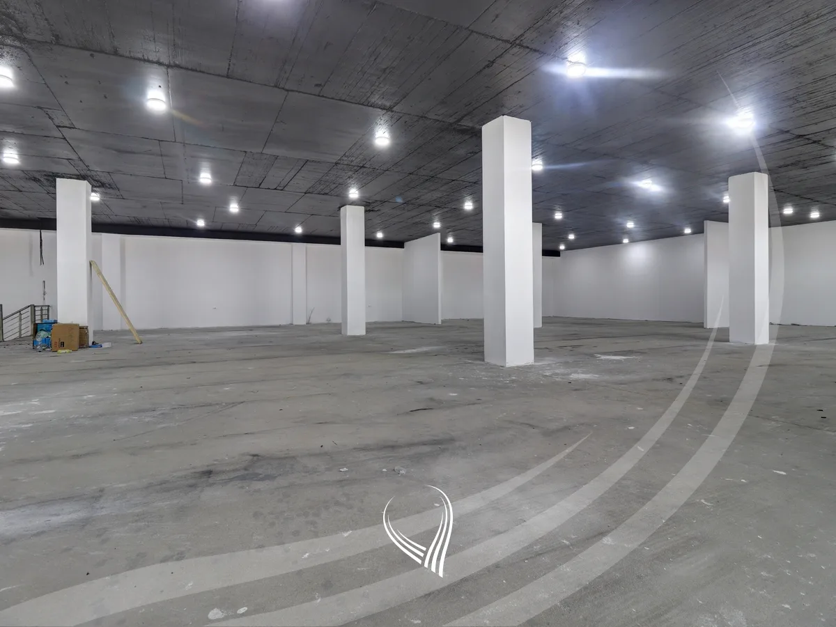 Objekt 1,400m2 me qira në magjistralen Prishtinë - Ferizaj - afër Prishtina Mall