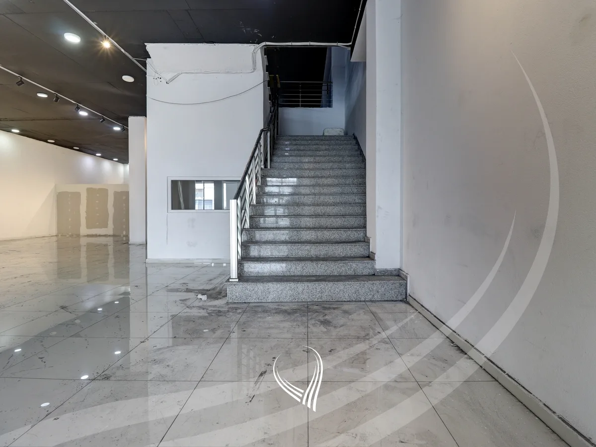 Objekt 1,400m2 me qira në magjistralen Prishtinë - Ferizaj - afër Prishtina Mall