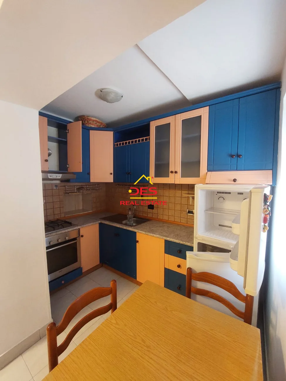 Jepet me qira apartament 1+1 pranë shkollës industriale , vlorë.