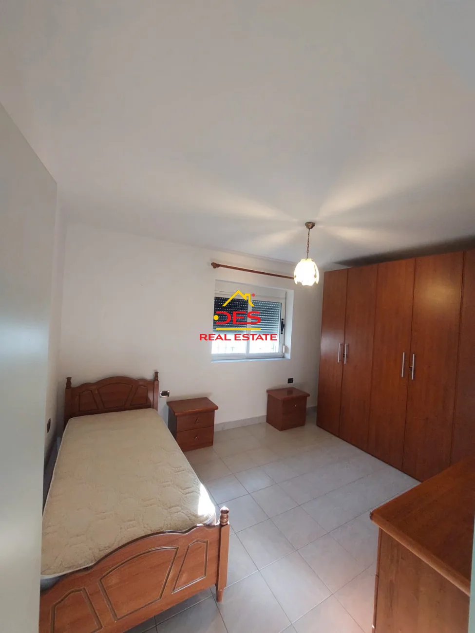 Jepet me qira apartament 1+1 pranë shkollës industriale , vlorë.