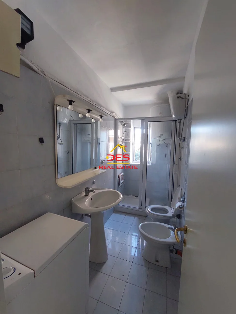 Jepet me qira apartament 1+1 pranë shkollës industriale , vlorë.