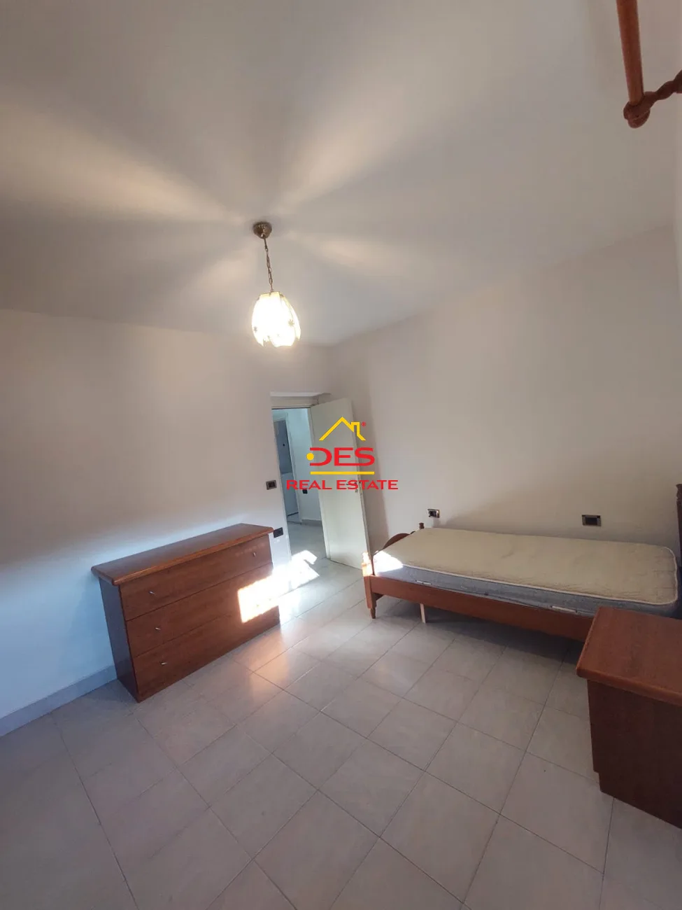 Jepet me qira apartament 1+1 pranë shkollës industriale , vlorë.