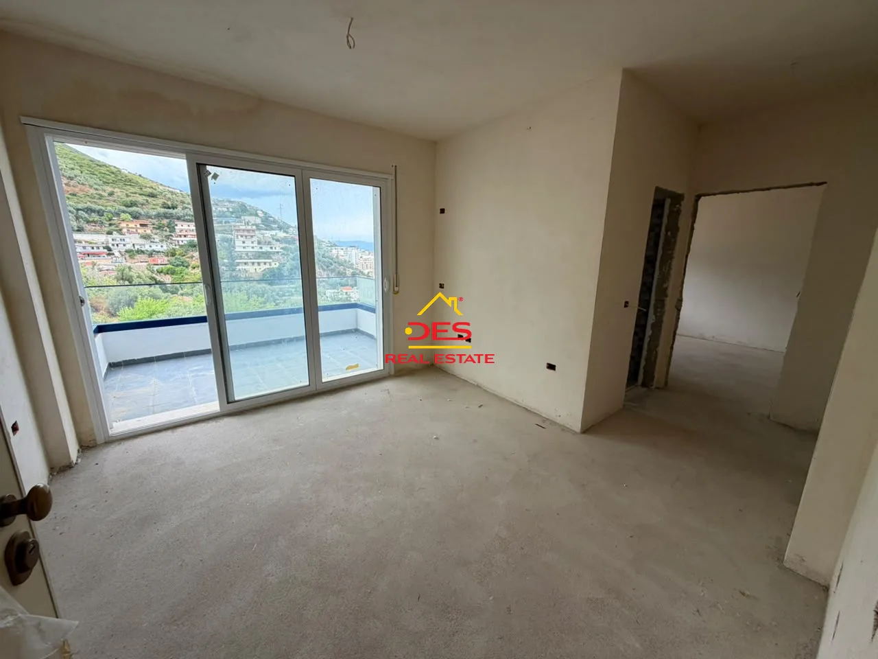 Shitet apartament 1+1 në uji të ftohtë , vlorë – me pamje nga deti