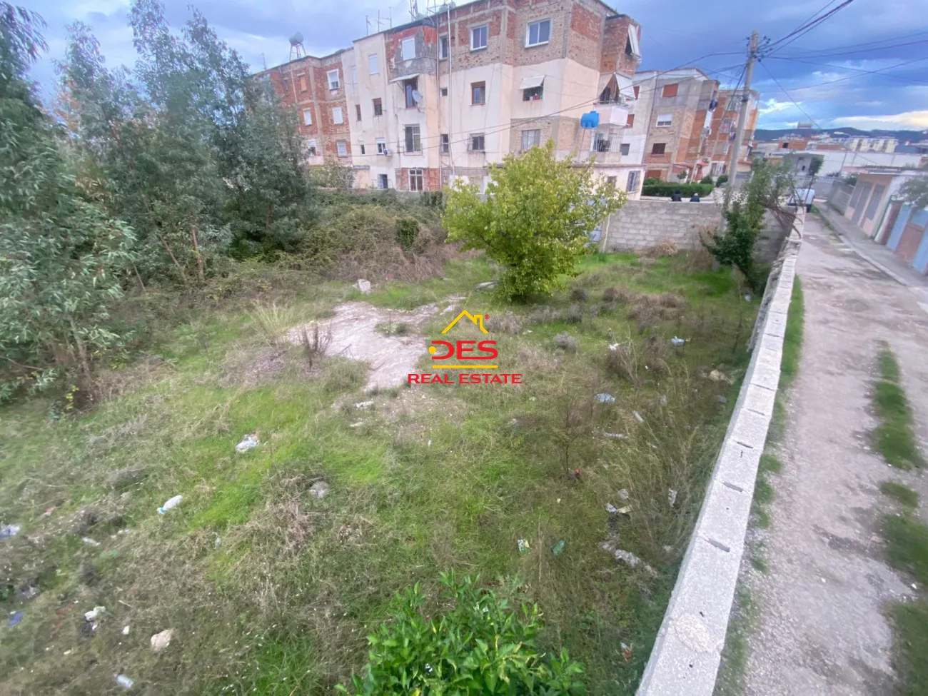 Shitet tokë truall në çole,vlorë.