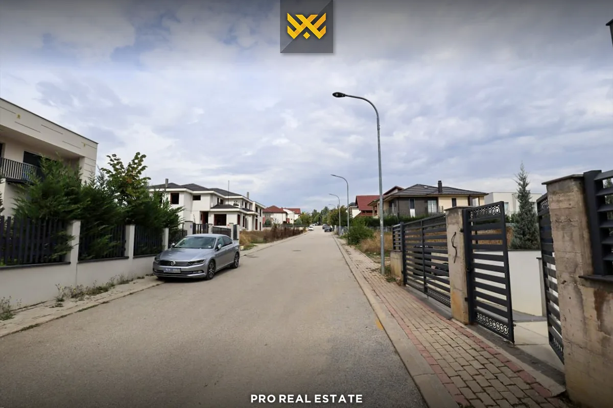 Objekt 2300m² për #SHITJE në Veternik.