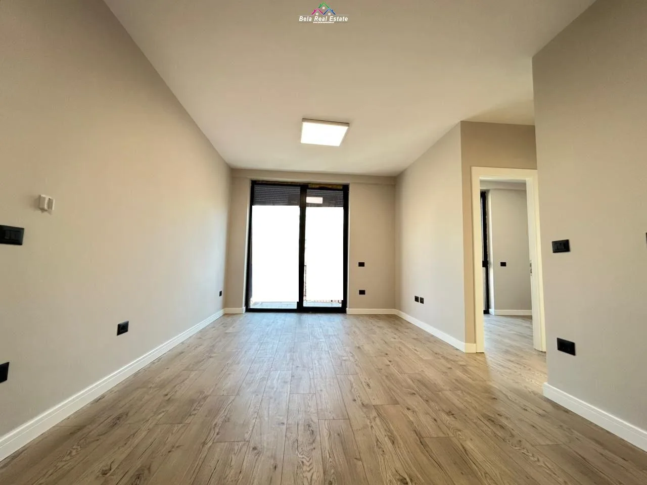 Zyre Me Qera tek Shkolla e Kuqe (ID BZ2843) Tirane