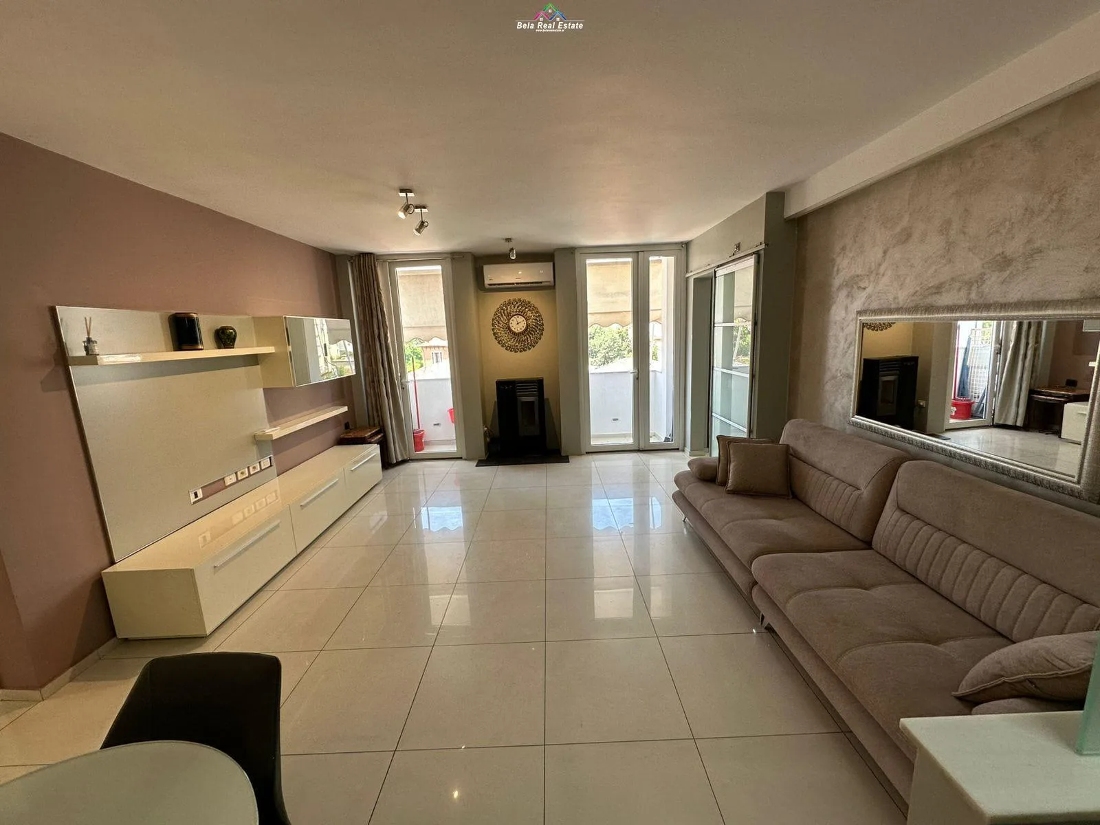 Apartament me qera 3+1 tek Pazari i Ri (ID B230172) Tirane