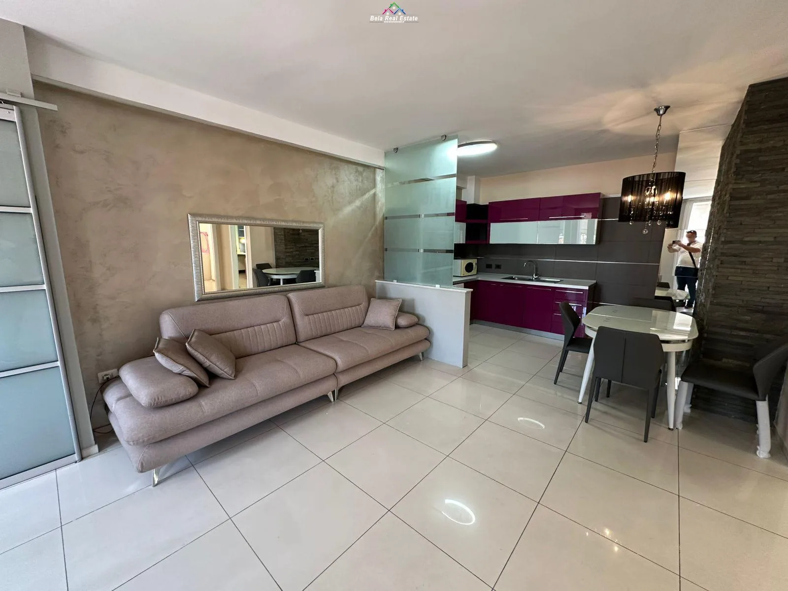 Apartament me qera 3+1 tek Pazari i Ri (ID B230172) Tirane