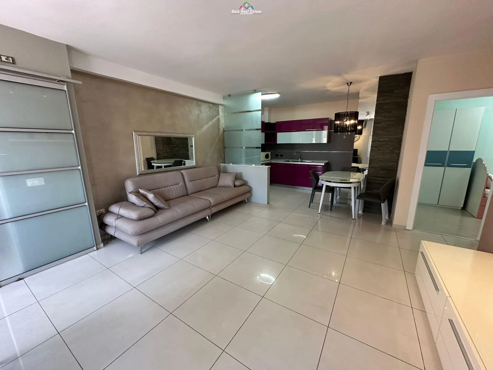 Apartament me qera 3+1 tek Pazari i Ri (ID B230172) Tirane