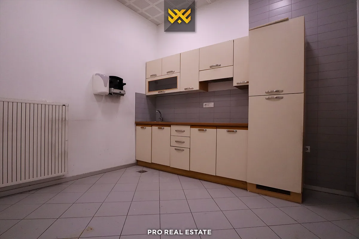 Lokal 400m² + 200m² me #QIRA në Pejton