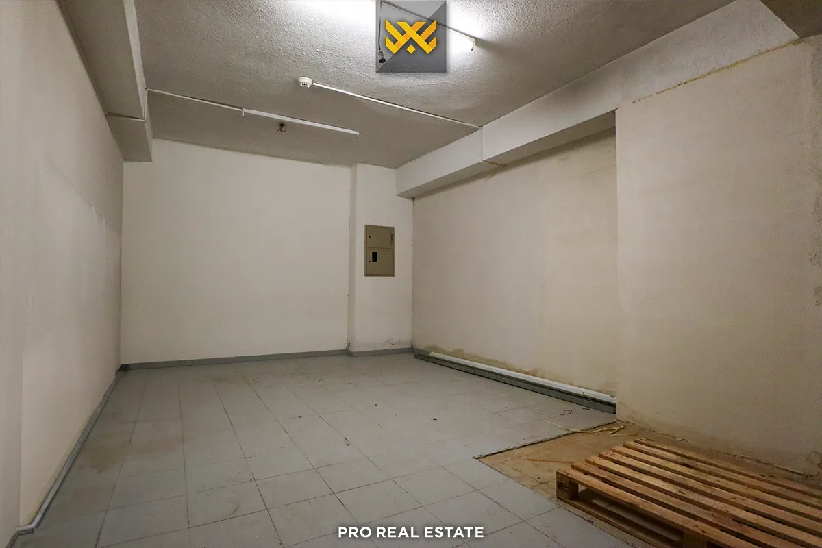 Lokal 400m² + 200m² me #QIRA në Pejton