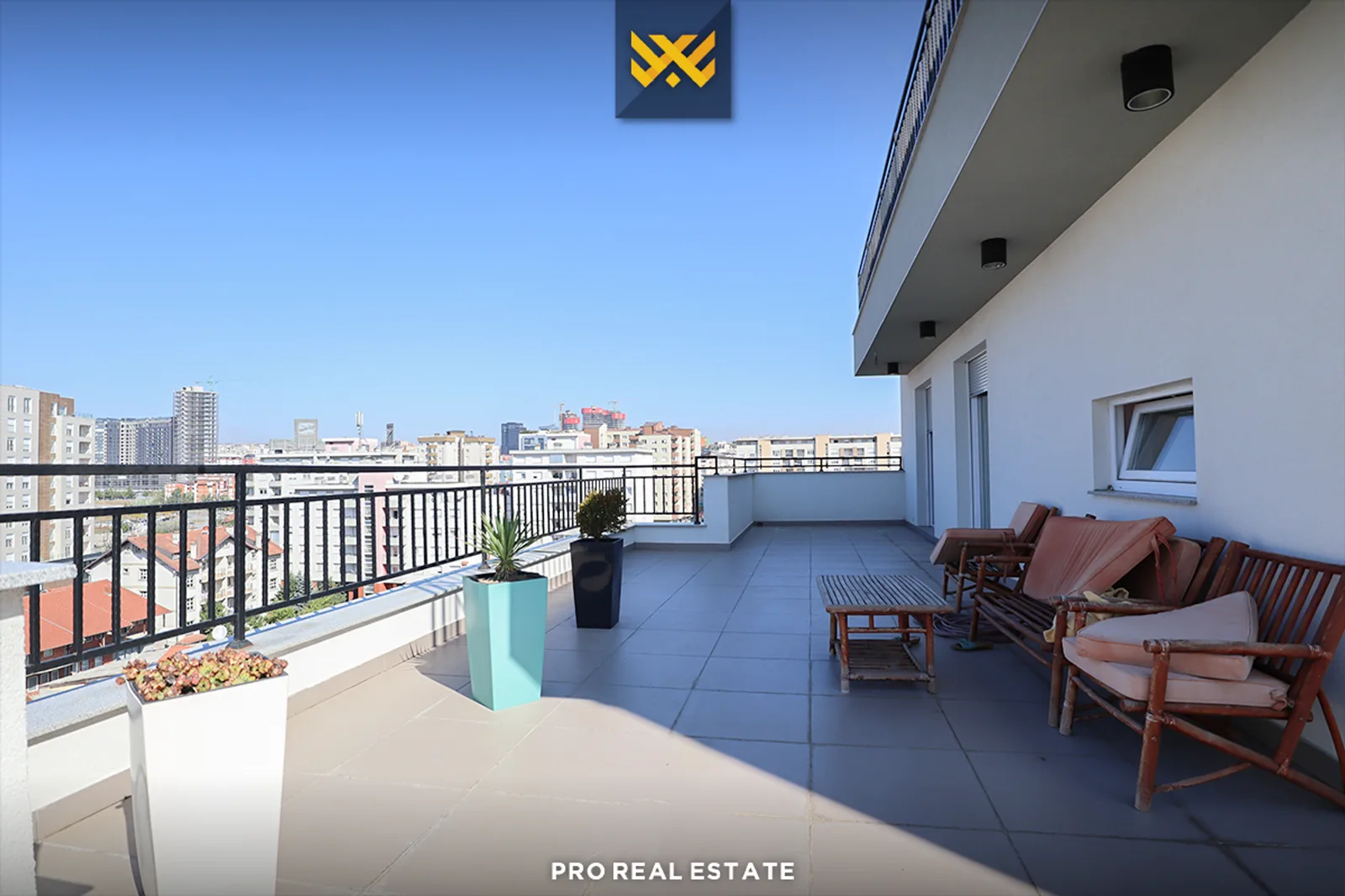 Banesë Penthouse 156m² + 50m² në #SHITJE në Emshir