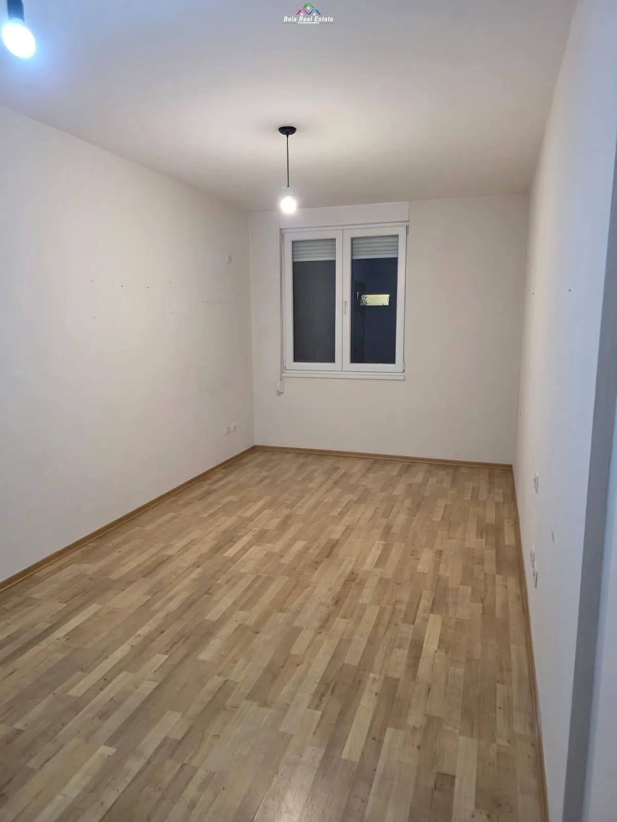 Zyre Me Qera Tek 21 Dhjetori (ID BZ2950) Tirane