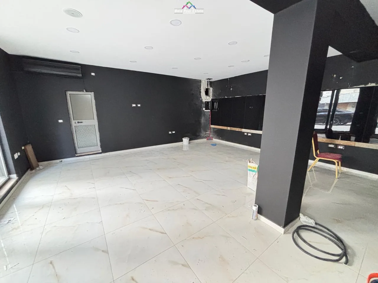 Dyqan Me Qera Tek Ish Ekspozita ( ID BD21810) Tirane