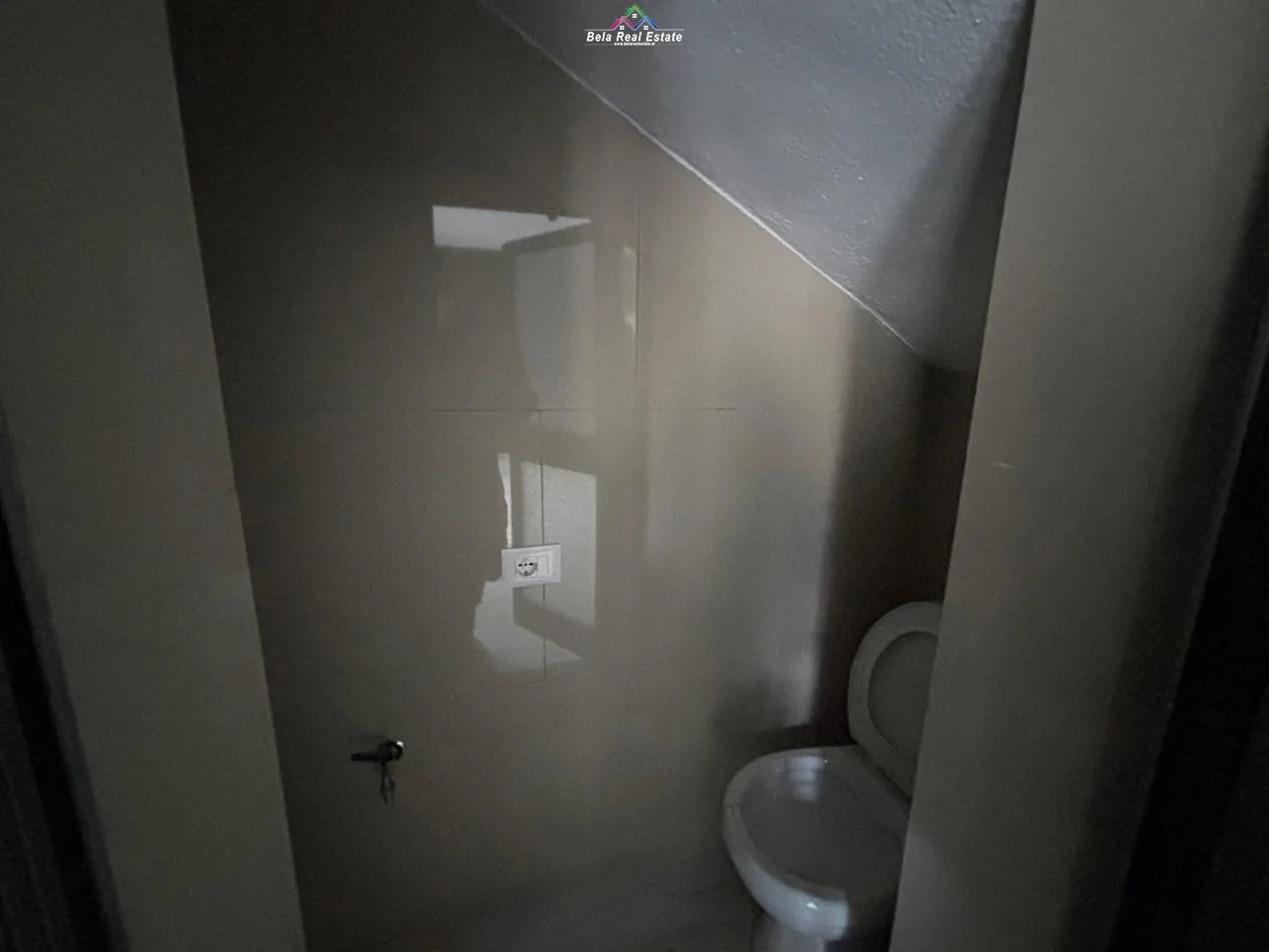 Dyqan Me Qera Tek Ish Ekspozita ( ID BD21810) Tirane