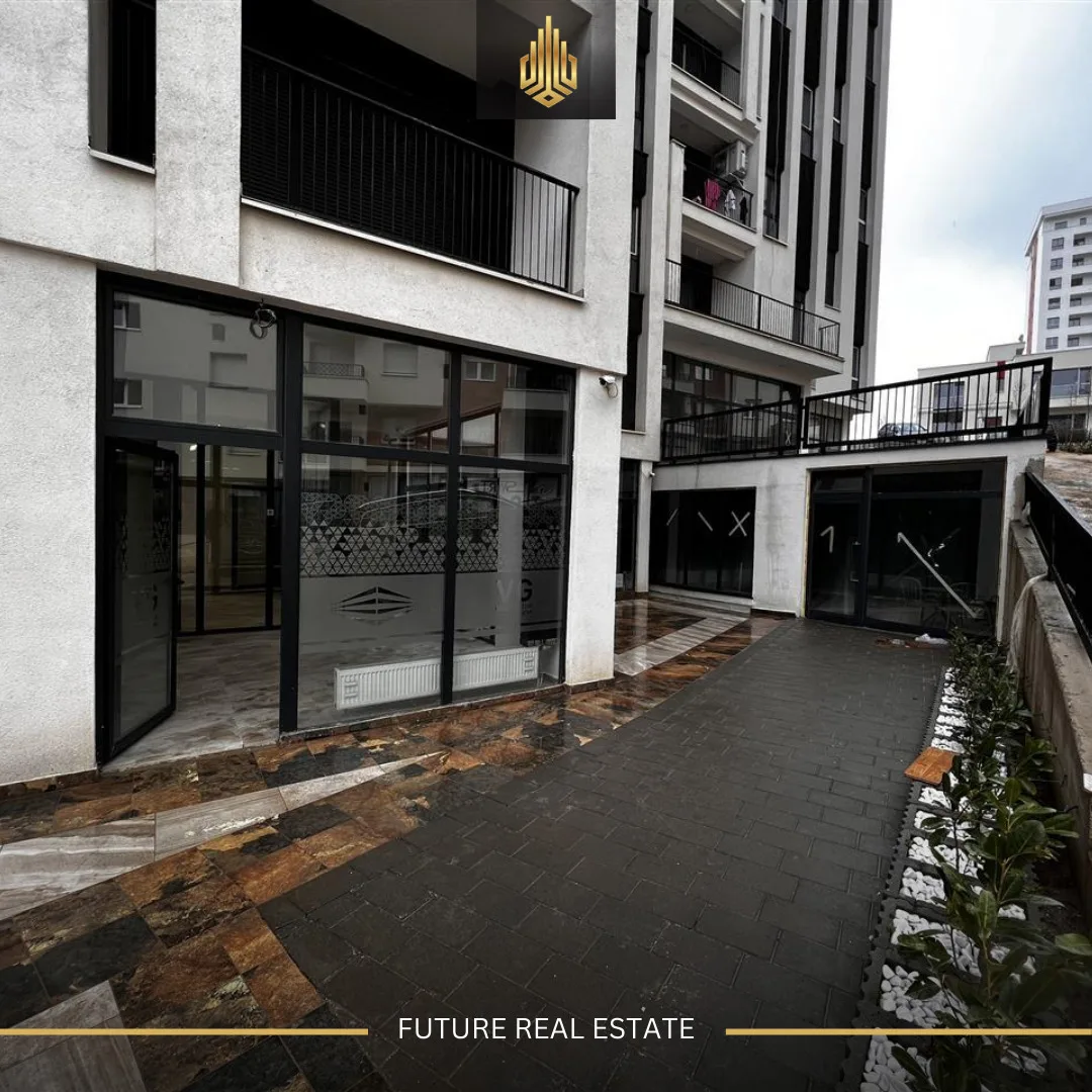 Lokal me QERA/90m²