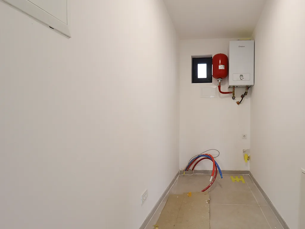 Shtëpi në shitje 270m² +130m² tarracë në Lagjen Qëndresa